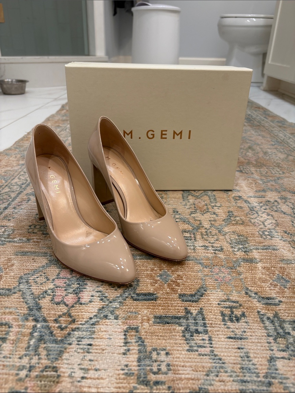 M. Gemi size 37 Lustrous pump in natural